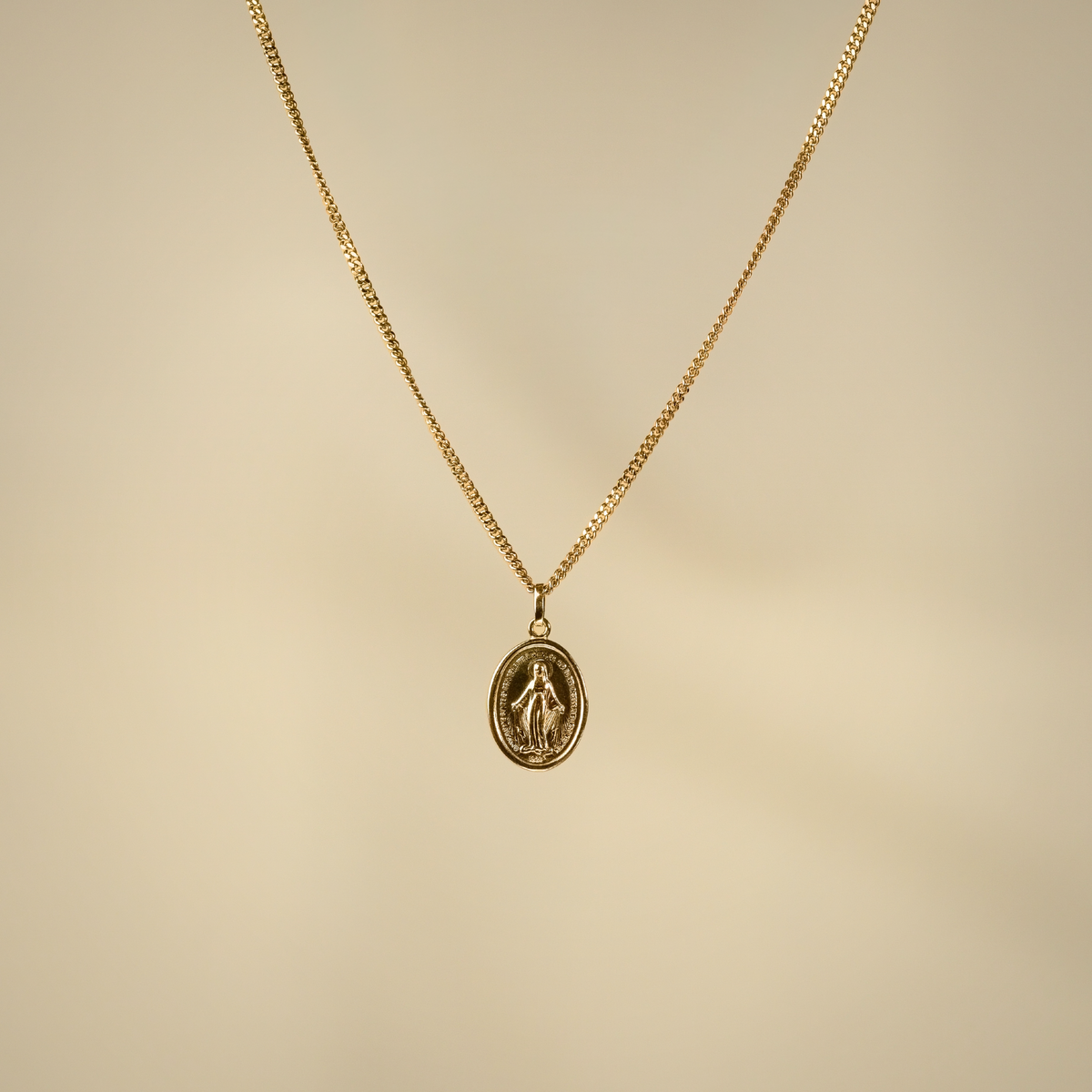 Collar bañado en oro