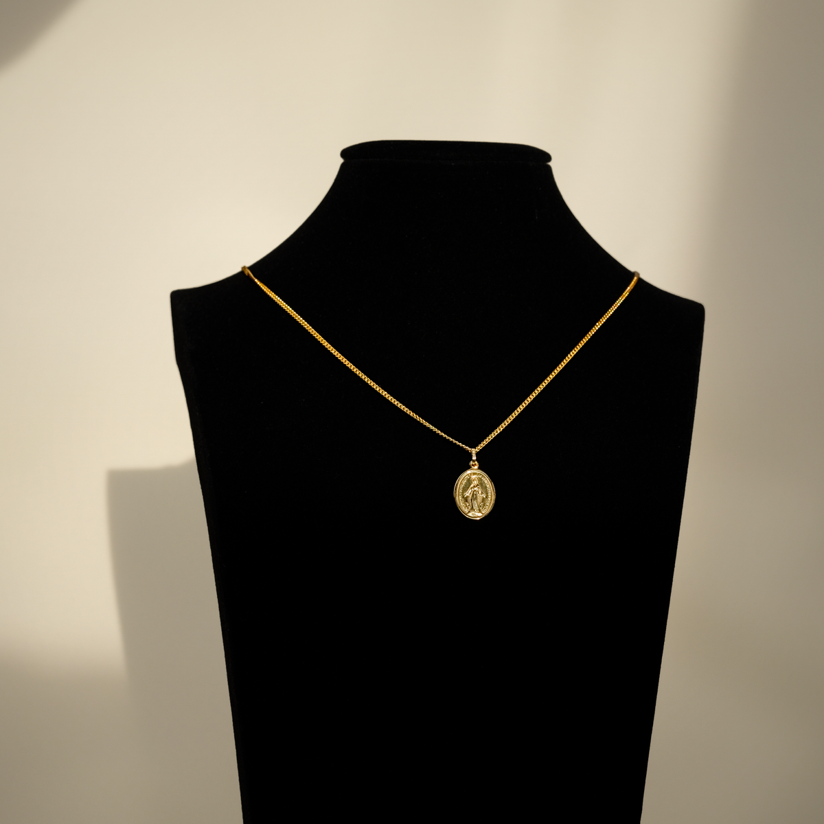 Collar bañado en oro