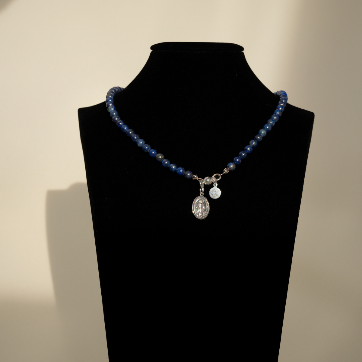 Collar de lapislázuli