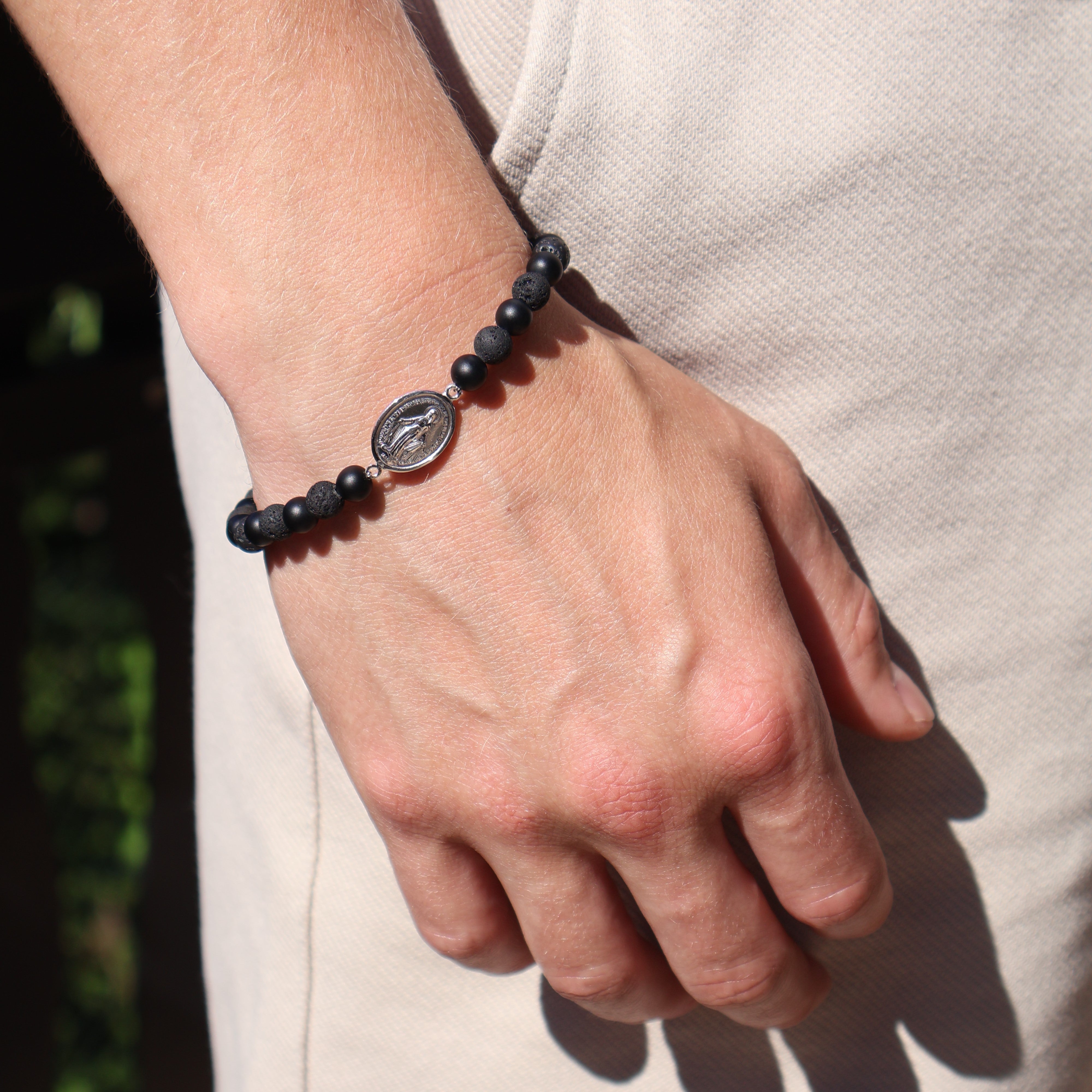 Armband mit Onyx und Lava